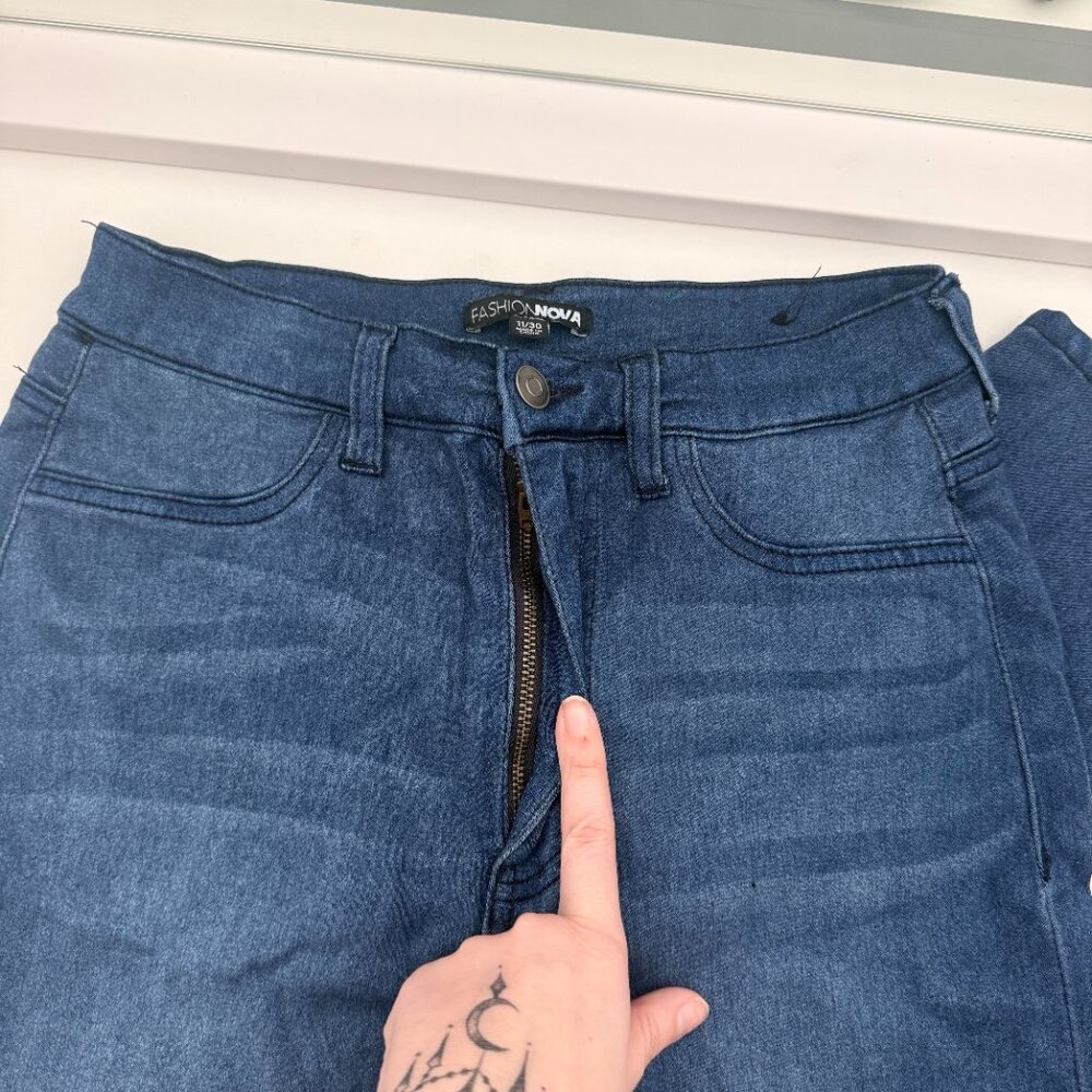 Fashion Nova Ultra-High-Waist Jegging Pants | Dark Wash | Size 11/30 - Picture 3 of 9